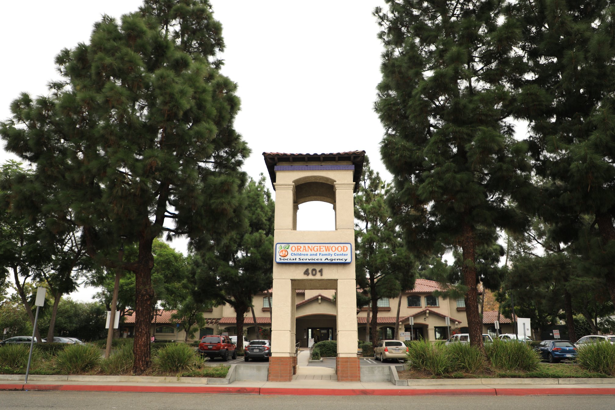 The front facing entrance to the Orangewood Children and Family Center building